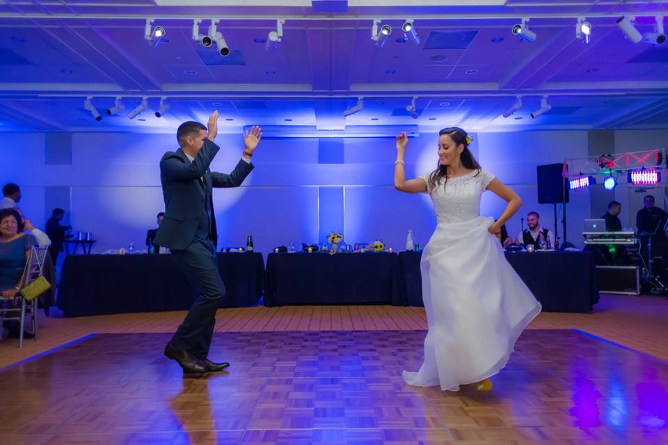 The bride and groom did a professional Dance routine during their lakeside terrace wedding